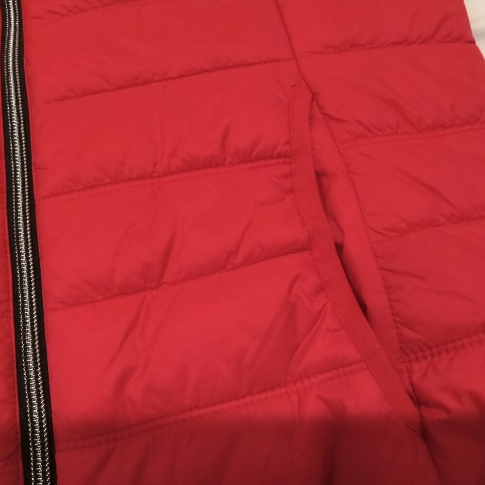 Guess  Women's Red Puffer Vest  Size M - Picture 5 of 7